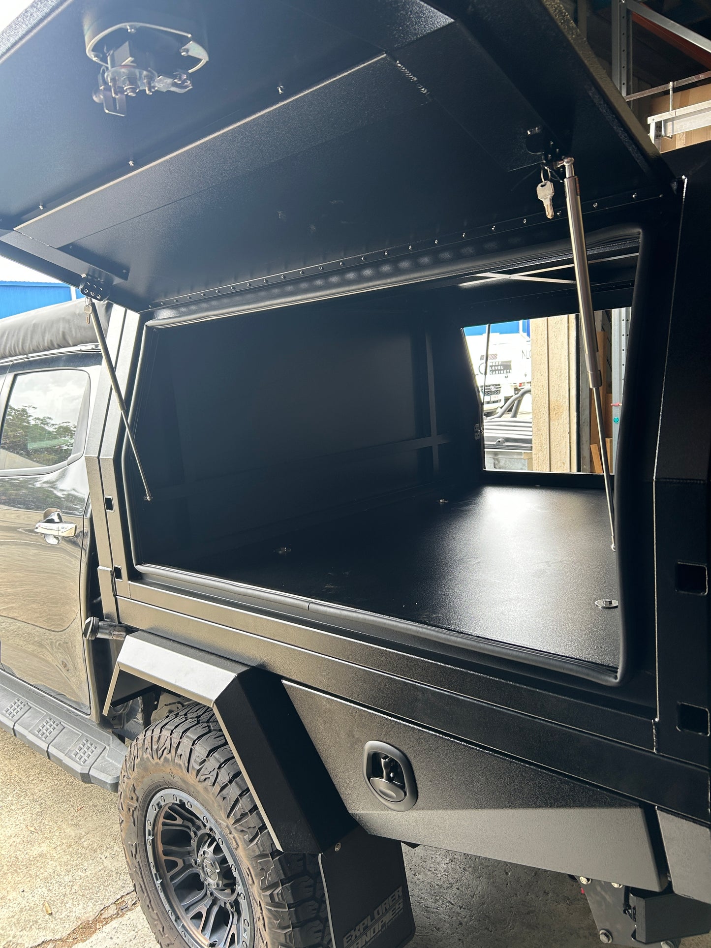 False Floor 1600L