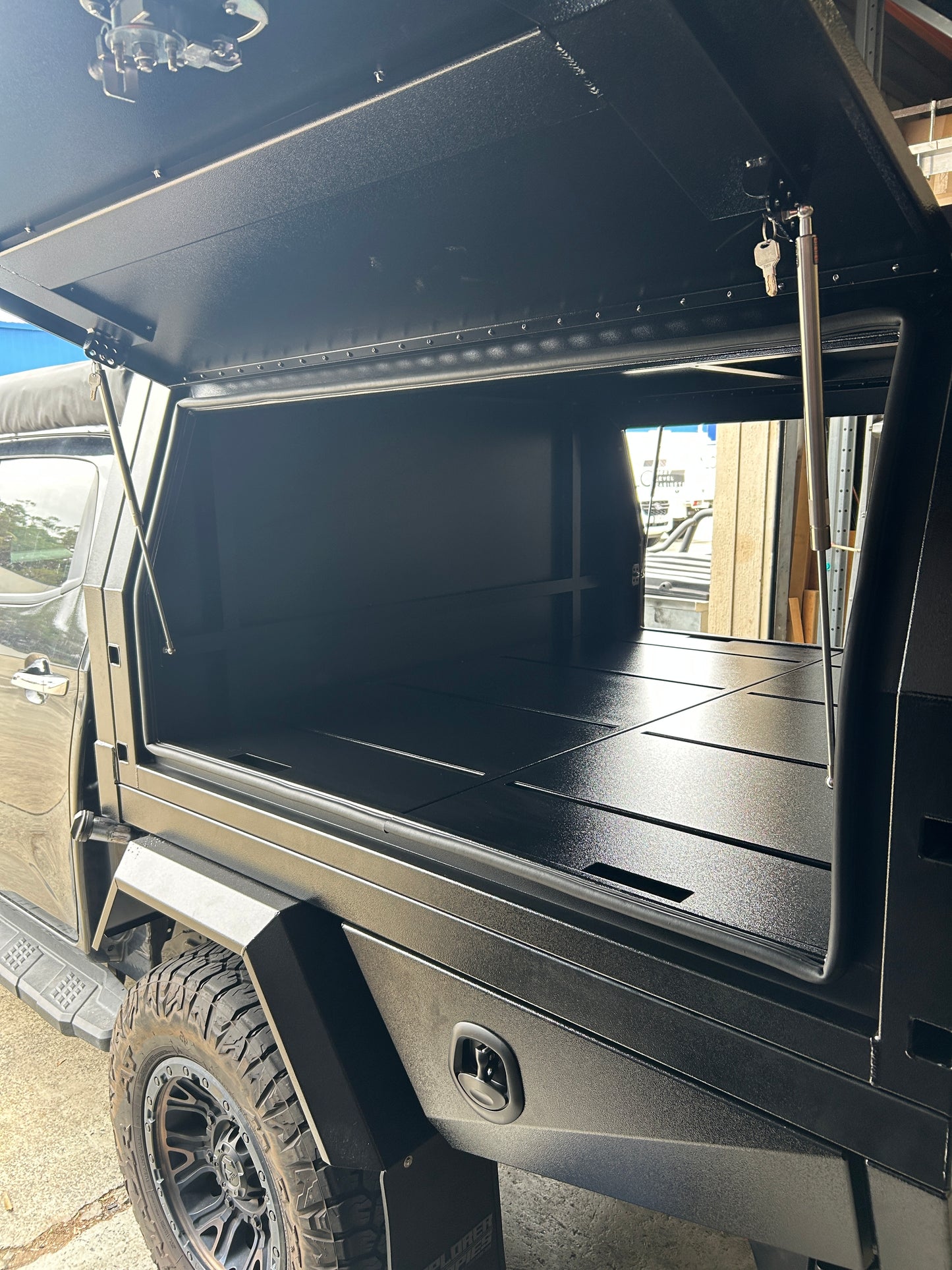 False Floor 1600L