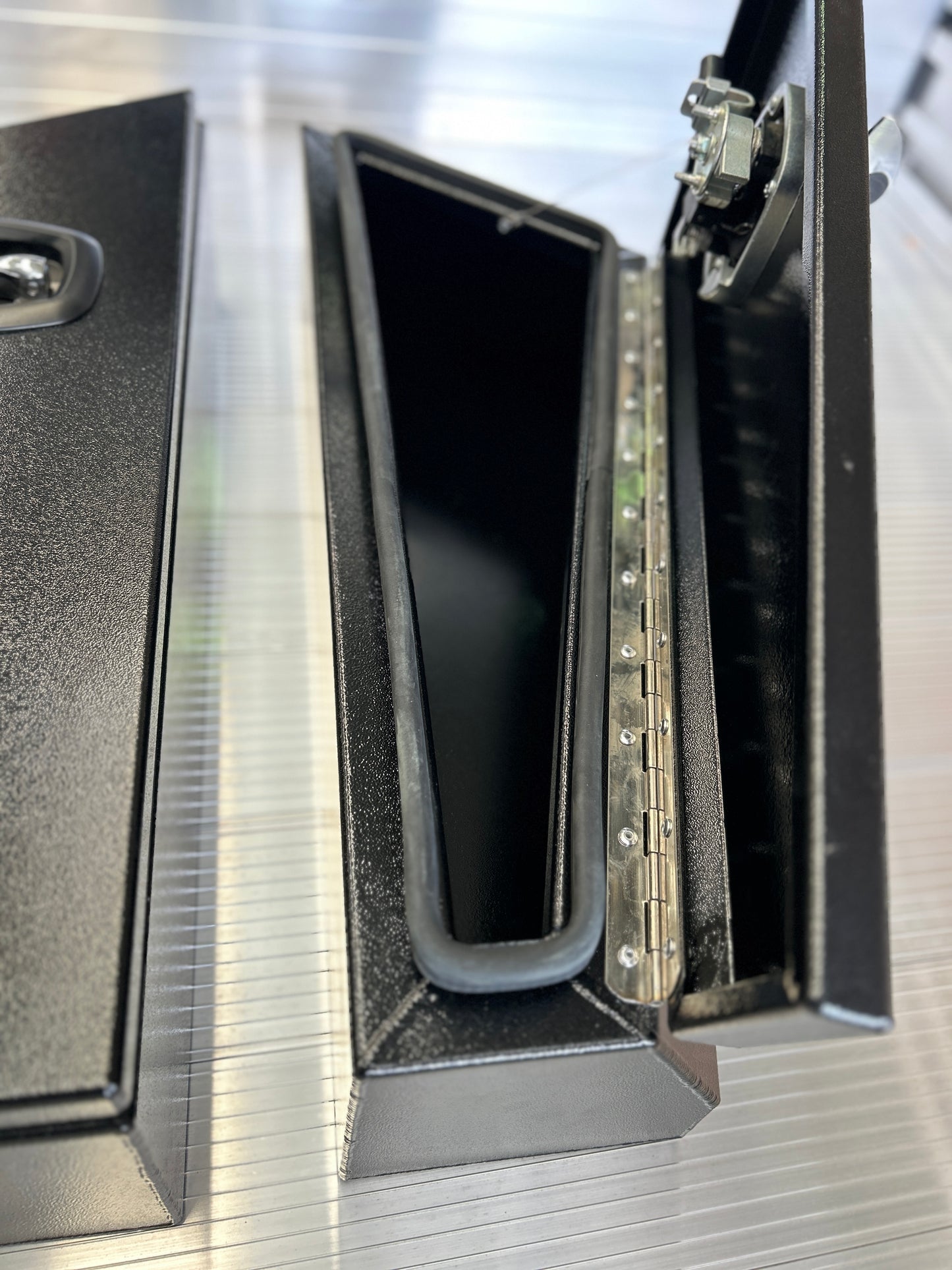 UTE UNDER TRAY LOCKABLE TOOL BOX SET 1080MM