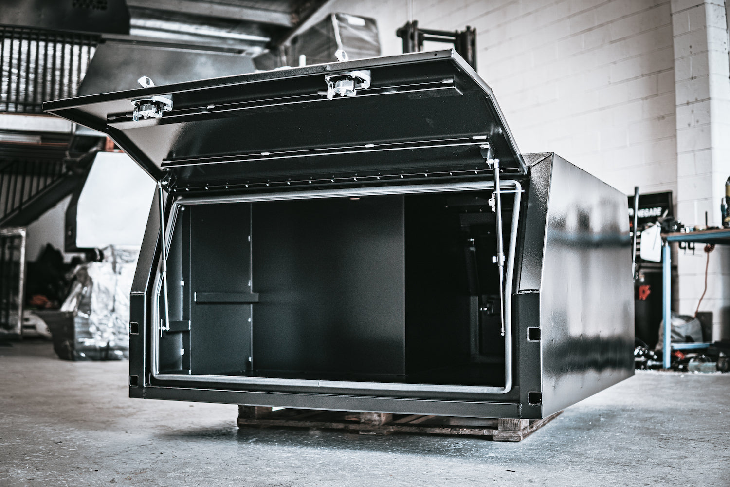 1600mm Aluminium Canopy 3 Door - Black - Explorer Canopies