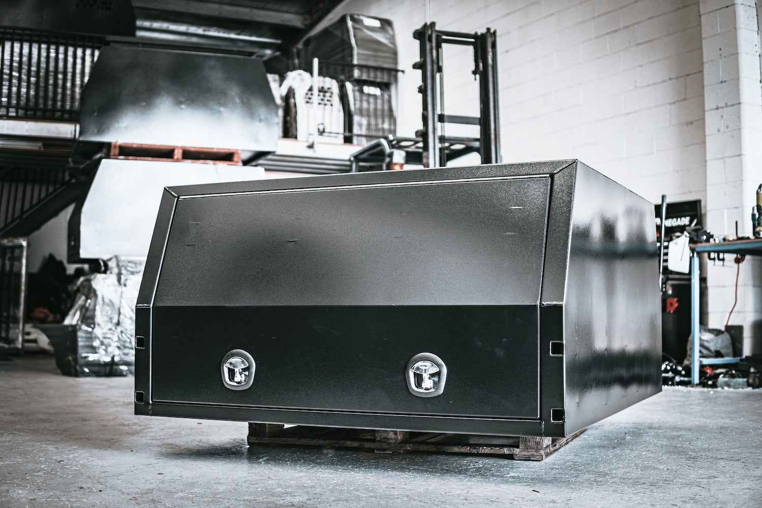 1600mm Aluminium Canopy 3 Door - Black - Explorer Canopies