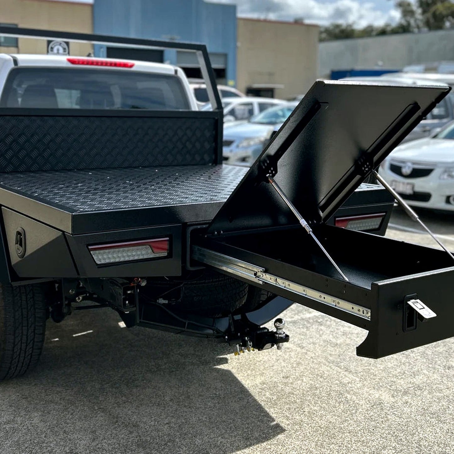 1680mm Black Ute Tray With Trundle Black