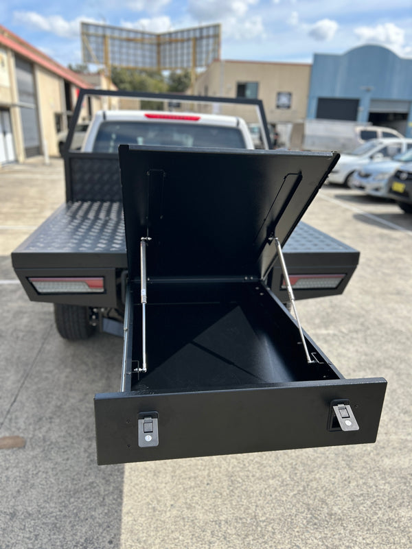 1880mm Black Ute Tray With Trundle