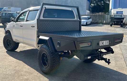 Black ute tray with headboard